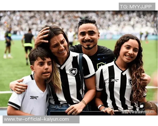 足球明星的前妻们：她们背后的故事与生活揭秘